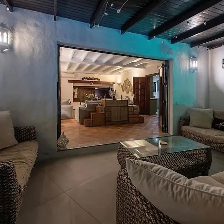 Casa De La Luna * Tías