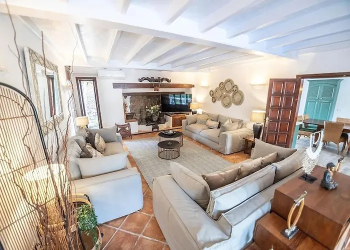 Casa De La Luna * Tías