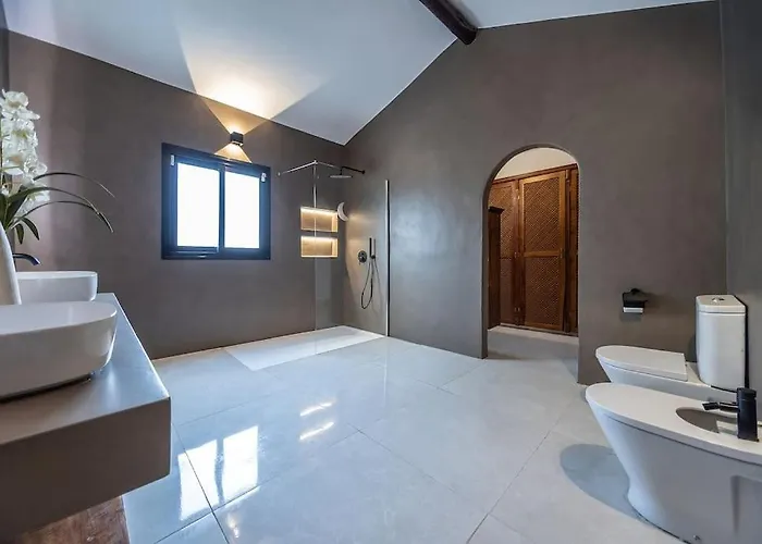 Casa De La Luna * Тиас