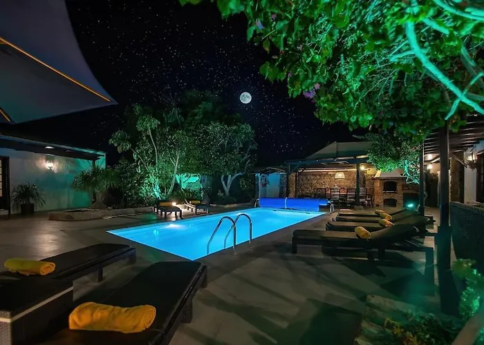 Casa De La Luna Тиас